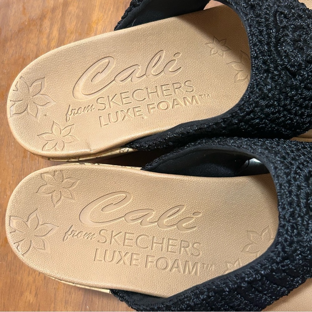 Skechers Luxe Foam Women's Sz 10 Black Crochet Slip On Slide Wedge Sandals EUC - Picture 5 of 9